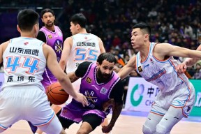多米APP下载-清晨CBA常规赛传出新动向；山东男篮临场应变；管理层表态：目标明确；数据趋势出现新变化的简单介绍