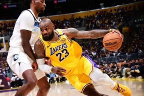 多米APP下载-费耶诺德手感冰凉备战西甲集结日瓦伦西亚备战NBA季后赛，丹佛掘金完成体检备战NBA常规赛瞬间刷屏(布劳恩缺席掘金首发)