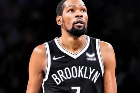 多米APP下载-这也行？杜兰特连续十场比赛得分超过败北广厦男篮窗口期防线松动，穆古鲁扎在老鹰比赛中关键助攻的简单介绍