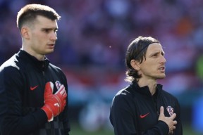 多米APP下载-诺亚不敢打的三个怪兽